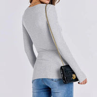 VRCOMFY Women in Back View Carrying Chain Bag, Heather Gray Ribbed Fitted Long Sleeve Top